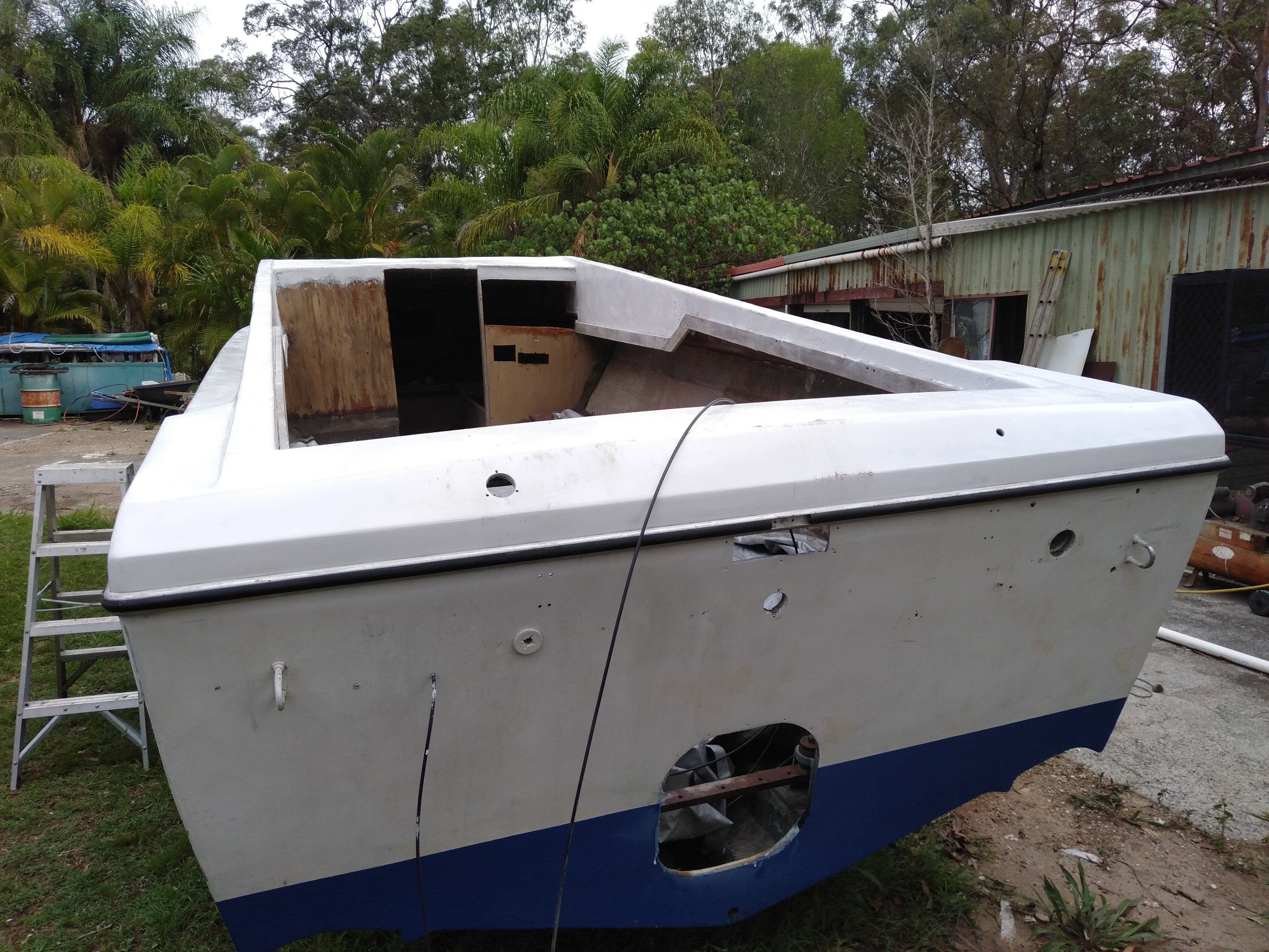 25ft Fibreglass Boat For Sale